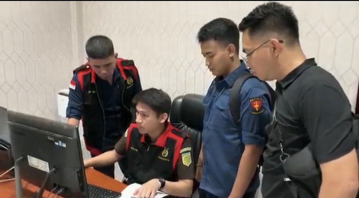 Tim Jaksa Penyidik yang dipimpin oleh Asisten Tindak Pidana Khusus Kejaksaan Tinggi Sulawesi Utara (Sulut), Kamis (4/12/2025) melakukan penggeledahan dan penyitaan di sejumlah lokasi di Sitaro