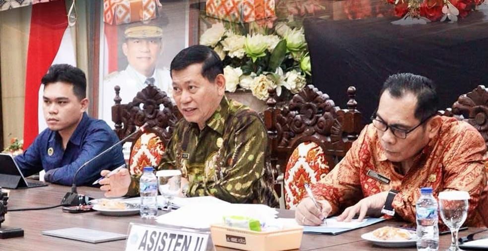 Pelaksanaan rapat koordinasi terkait MBG dan pengendalian inflasi dipimpin Wagub Victor Mailangkay.