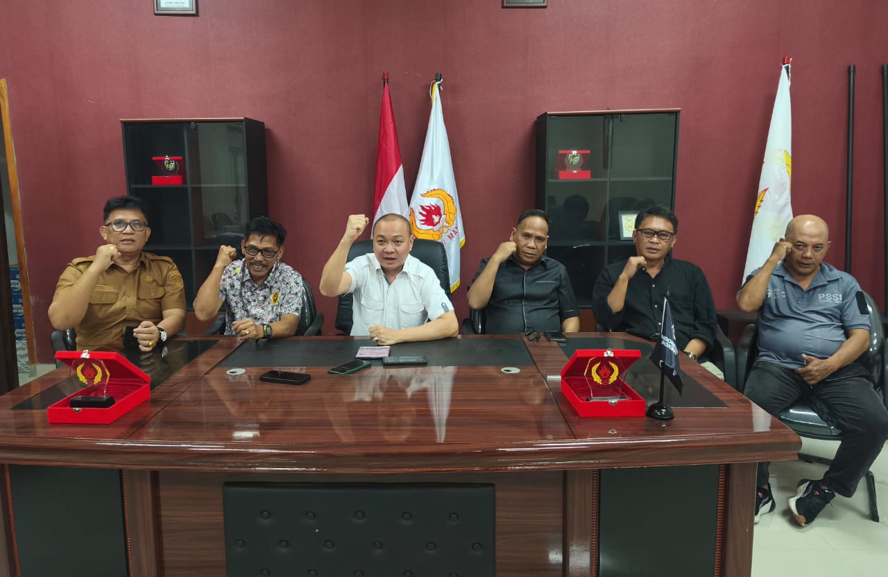 Tim penjaringan dan penyaringan, Senin (8/12) saat mengumumkan calon Ketua Umum KONI Manado yang memenuhi syarat ikut kontestasi di Muskot