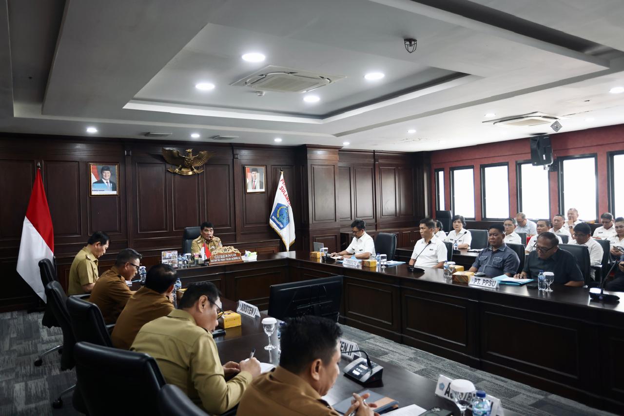 Rapat bersama Gubernur Yulius Selvanus dengan jajaran PT Membangun Sulut Maju, Senin (8/12).
