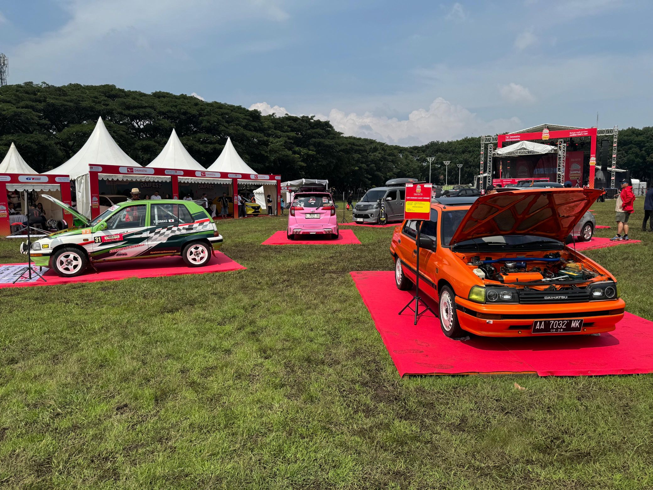 Pameran Modifikasi Mobil Daihatsu oleh Komunitas di Malang