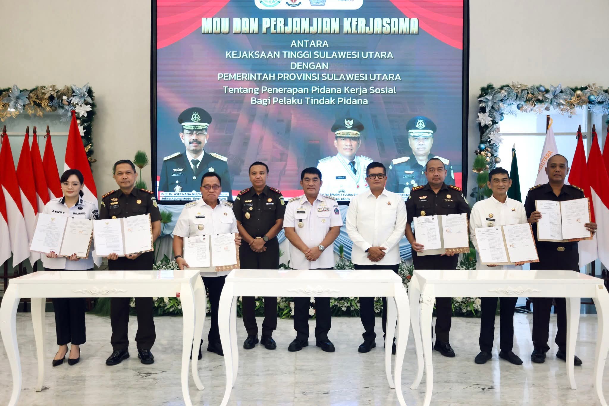 KERJA SAMA: Penandatanganan kerjasama antara Pemda dan Kejari di masing-masing daerah di Sulut, disaksikan Gubernur dan Kejati Sulut, Rabu (10/12/2025).