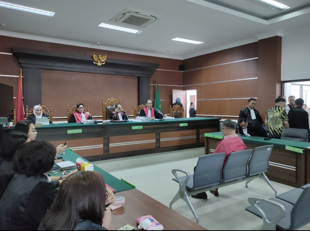 BERAKHIR: Terdakwa Jeffry Korengkeng dalam persidangan kasus hibah GMIM agenda putusan.