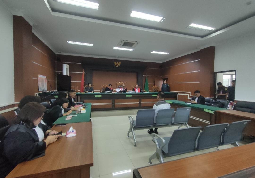 BERAKHIR: Terdakwa Jeffry Korengkeng dalam persidangan kasus hibah GMIM agenda putusan.