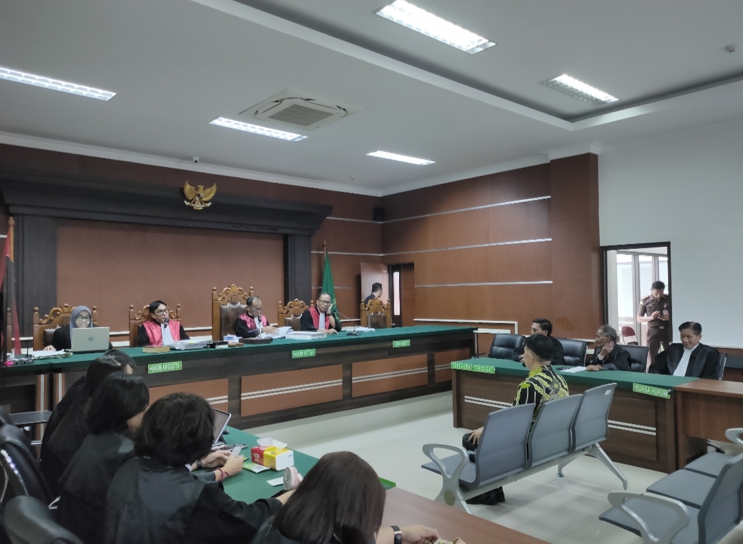 BERAKHIR: Terdakwa Jeffry Korengkeng dalam persidangan kasus hibah GMIM agenda putusan.