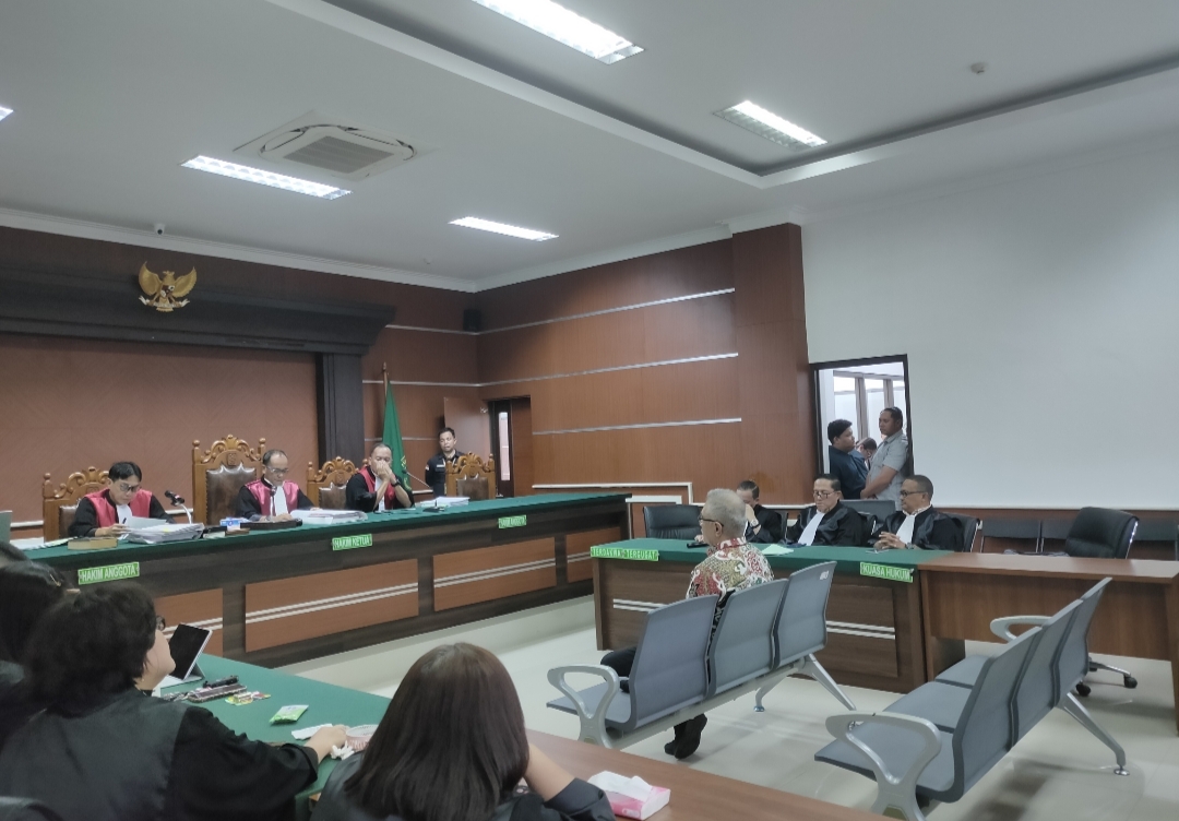 BERAKHIR: Terdakwa Jeffry Korengkeng dalam persidangan kasus hibah GMIM agenda putusan.