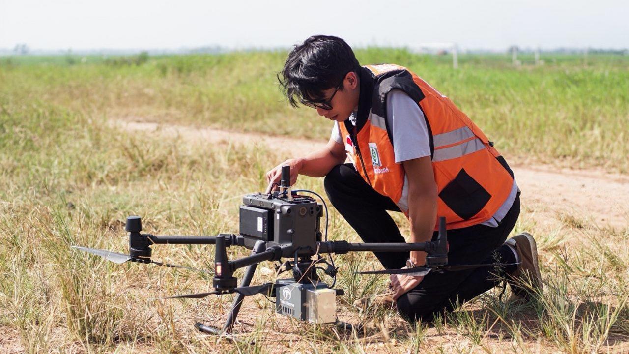 Dari udara ke ladang &mdash; drone pintar bantu petani & industri makin efisien.