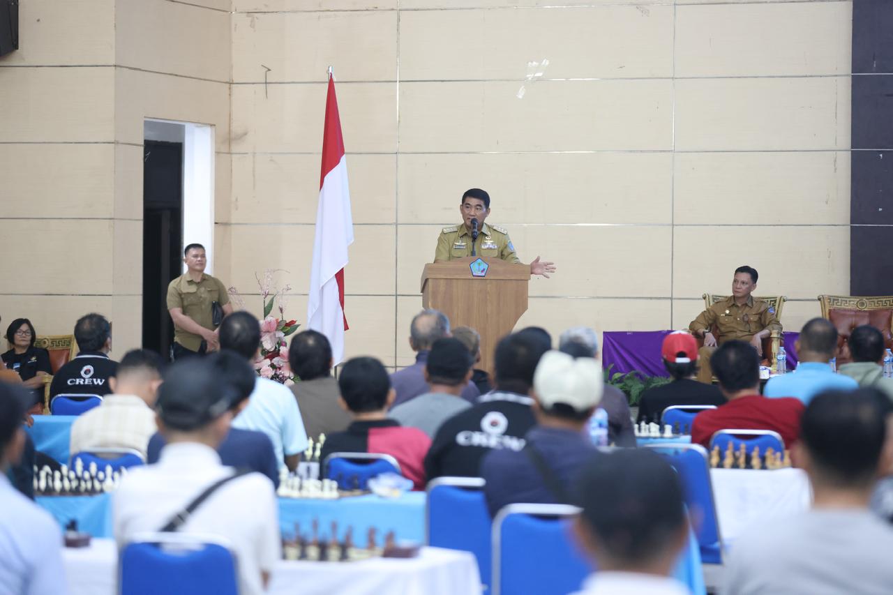 Sulut Chess Open 2025 dibuka langsung Gubernur Yulius Selvanus.