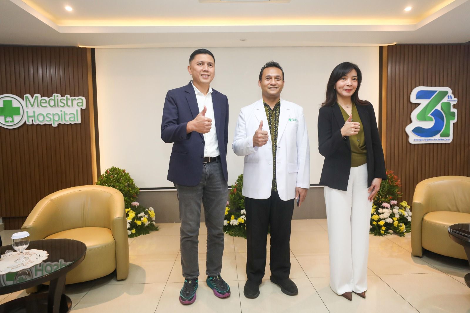 (Ki-Ka) Dr. Adhitya Wardhana, MARS; Dr. dr. Birry Karim, Sp.PD, KKV; dan Dr. Stella Melisa, CMO Daewoong Indonesia, saat talk show &ldquo;The Lower, The Better&rdquo;.
