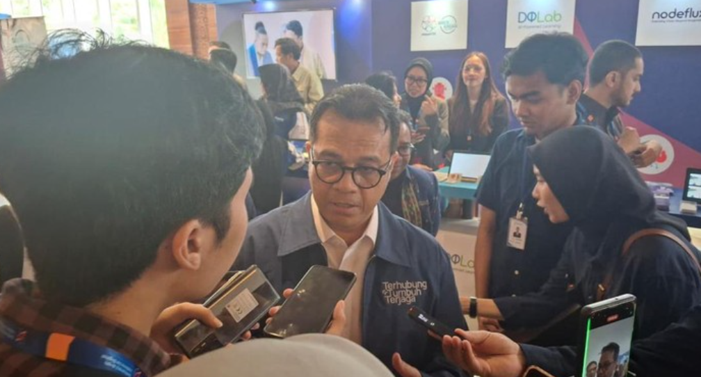 Nezar tegaskan Starlink di Aceh gratis selama satu bulan. Foto: Aisyah Kamaliah/detikINET