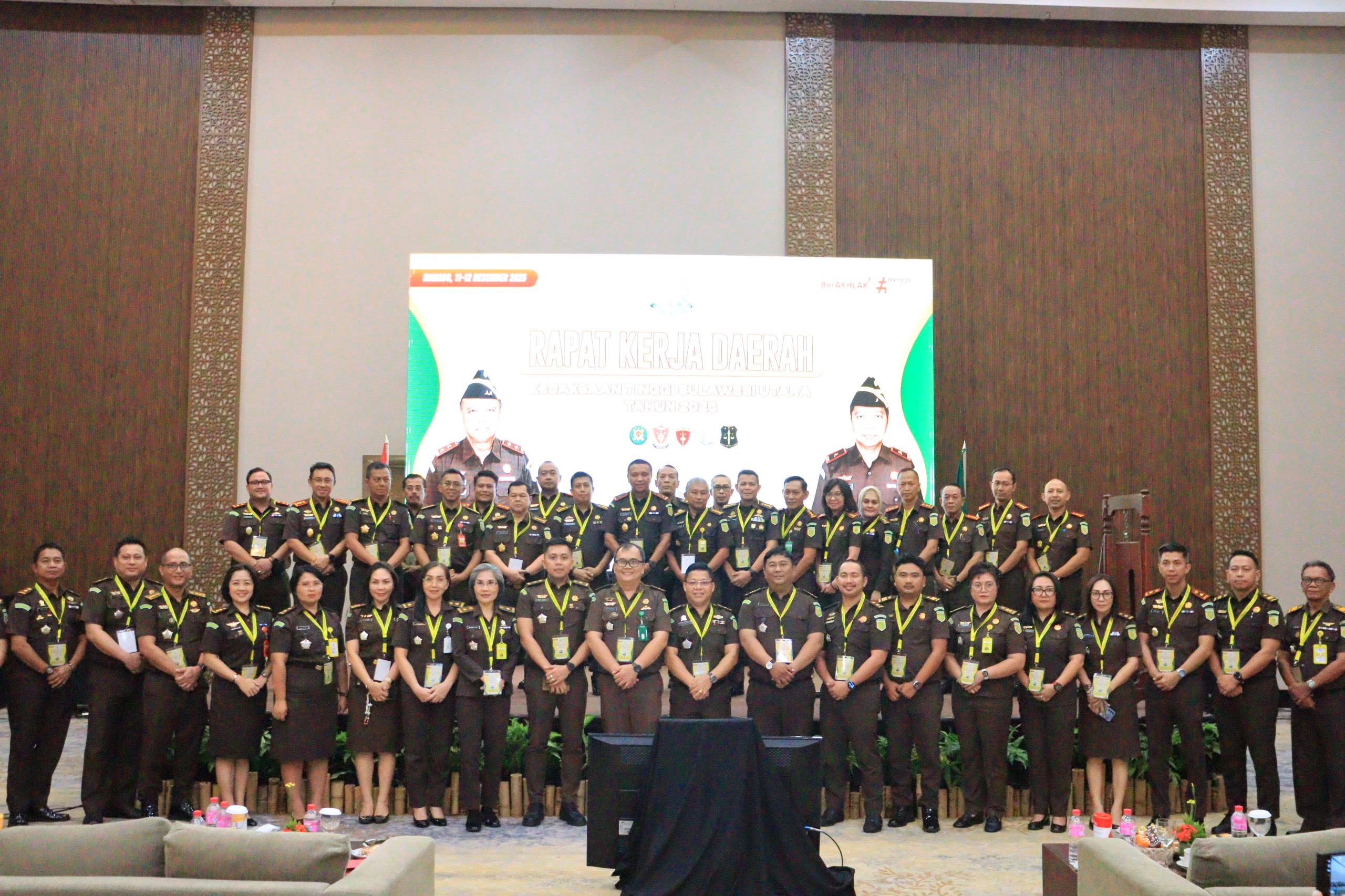 Kejaksaan Tinggi Sulawesi Utara (Kejati Sulut) melaksanakan Rapat Kerja Daerah (Rakerda) Tahun 2025 yang berlangsung selama dua hari, 11&ndash;12 Desember 2025, bertempat di Hotel Sintesa Peninsula Manado.
