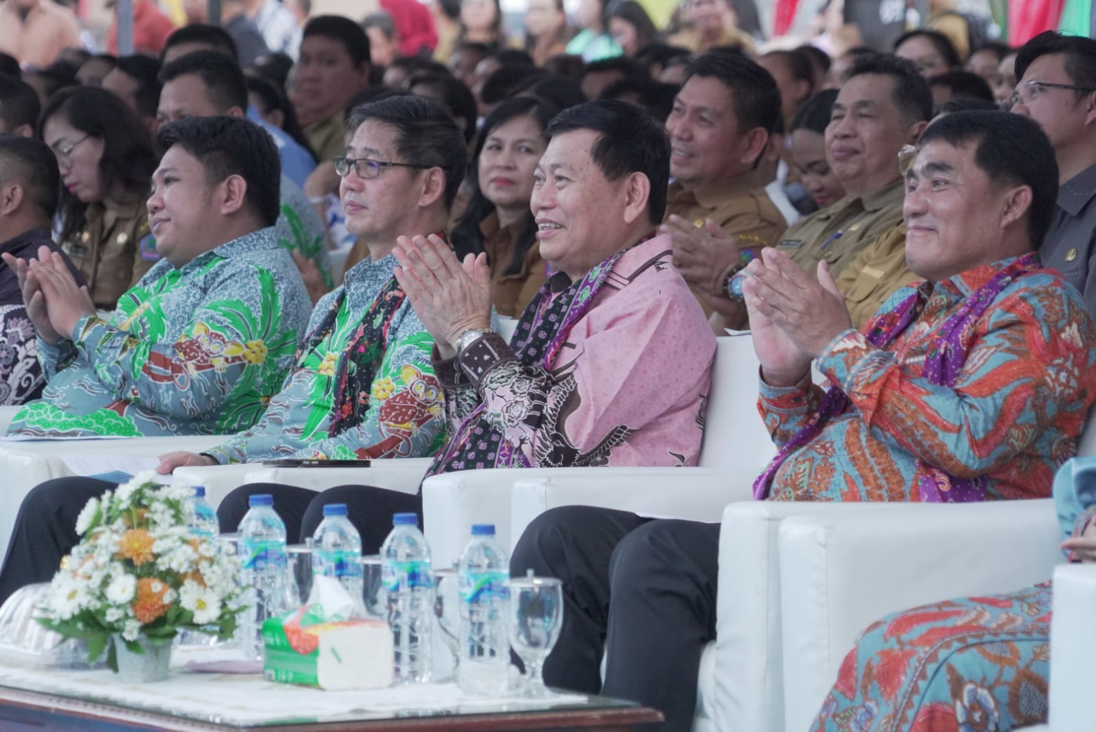 Gubernur dan Wakil Gubernur Sulut saat menghadiri Ibadah Natal Pemkot Bitung bersama masyarakat.(Dok Istimewa)