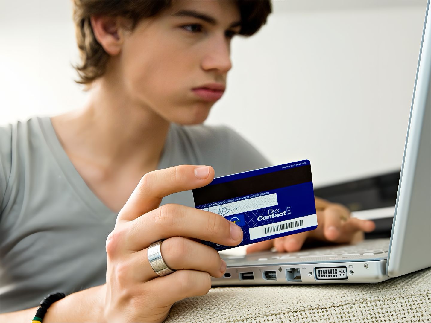 Belanja Online Bikin Anak Muda Ketagihan? Begini Faktanya!