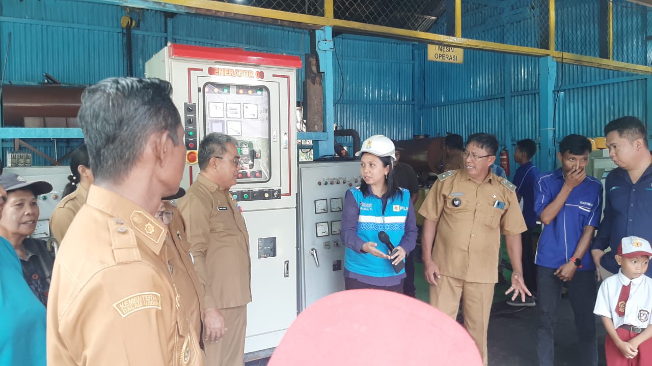 Gubernur Sulawesi Utara Yulius Selvanus bersama Wakil Gubernur J Victor Mailangkay menghadirkan layanan listrik 1&times;24 jam bagi masyarakat di Kepulauan Mantehage.