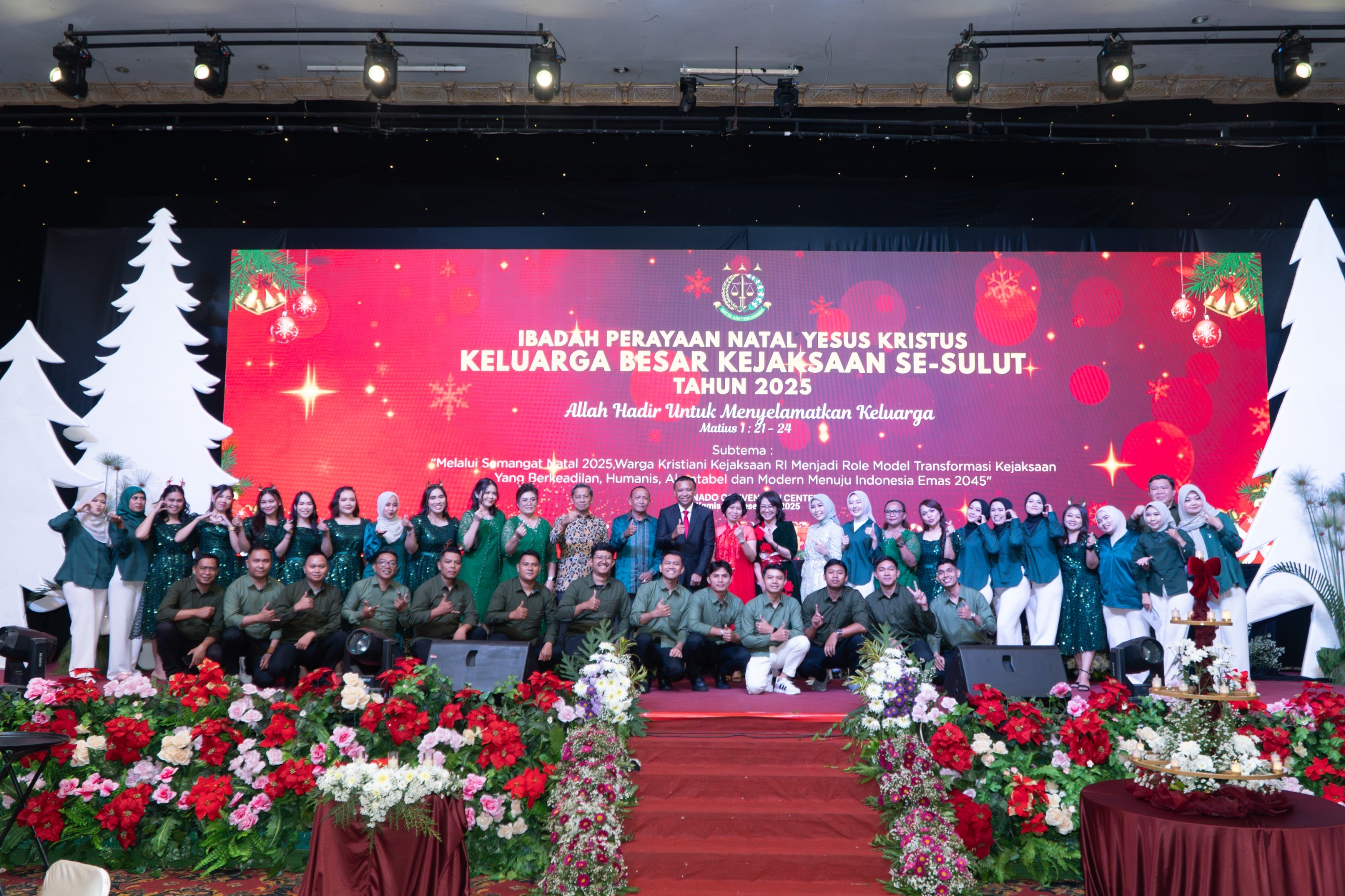 Kejaksaan Tinggi Sulawesi Utara bersama Kejaksaan Negeri se-Sulawesi Utara menyelenggarakan Ibadah dan Perayaan Natal Kejaksaan se-Sulawesi Utara Tahun 2025 yang berlangsung penuh khidmat, kebersamaan
