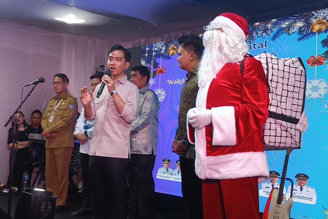 Wapres Gibran Rakabuming Raka didampingi Gubernur Sulut dan Wali Kota Bitung saat mengunjungi Aula Paskah Bitung.(Dok Istimewa)