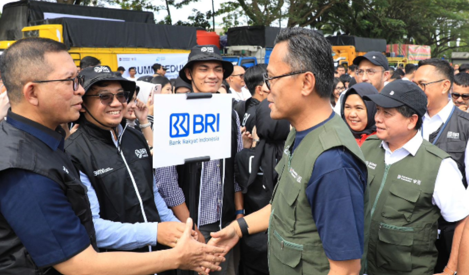 Danantara Indonesia bersama Badan Pengaturan BUMN (BP BUMN) mengerahkan ribuan relawan dan ratusan armada truk bantuan kemanusiaan