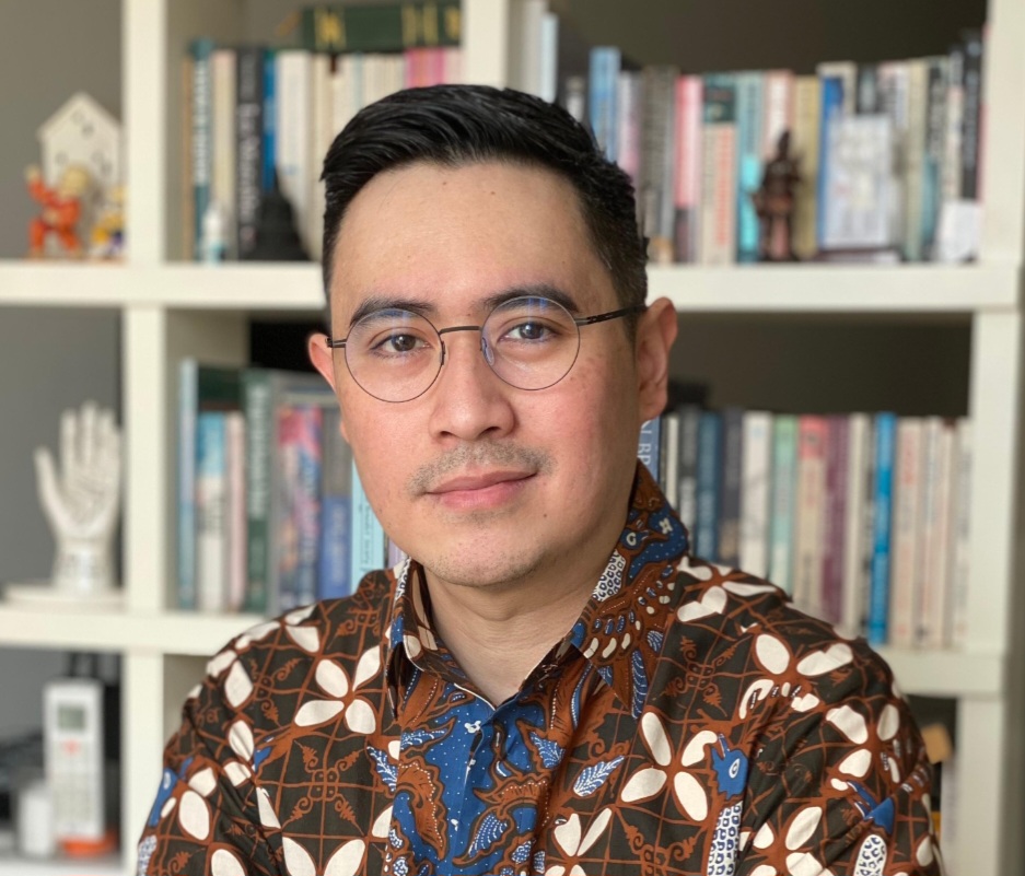 Dr. dr. Ray Wagiu Basrowi, MKK, FRSPH. Dokter lulusan FK Unsrat, Pendiri Health Collaborartive Center (HCC), dan Direktur Eksekutif Indonesia Health Development Center (IHDC).