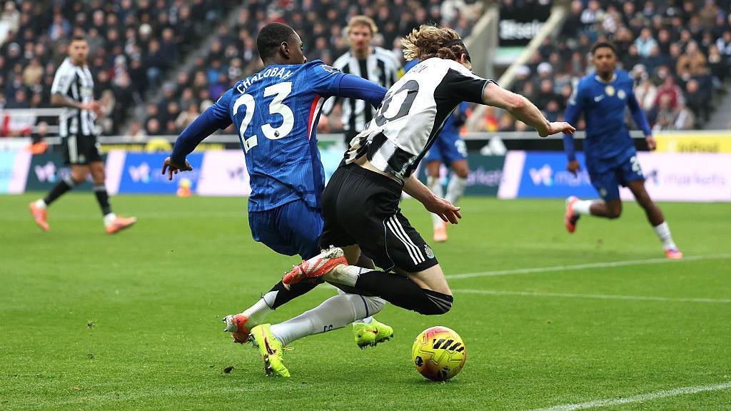 Momen yang menjadi alasan permintaan penalti dari Newcastle