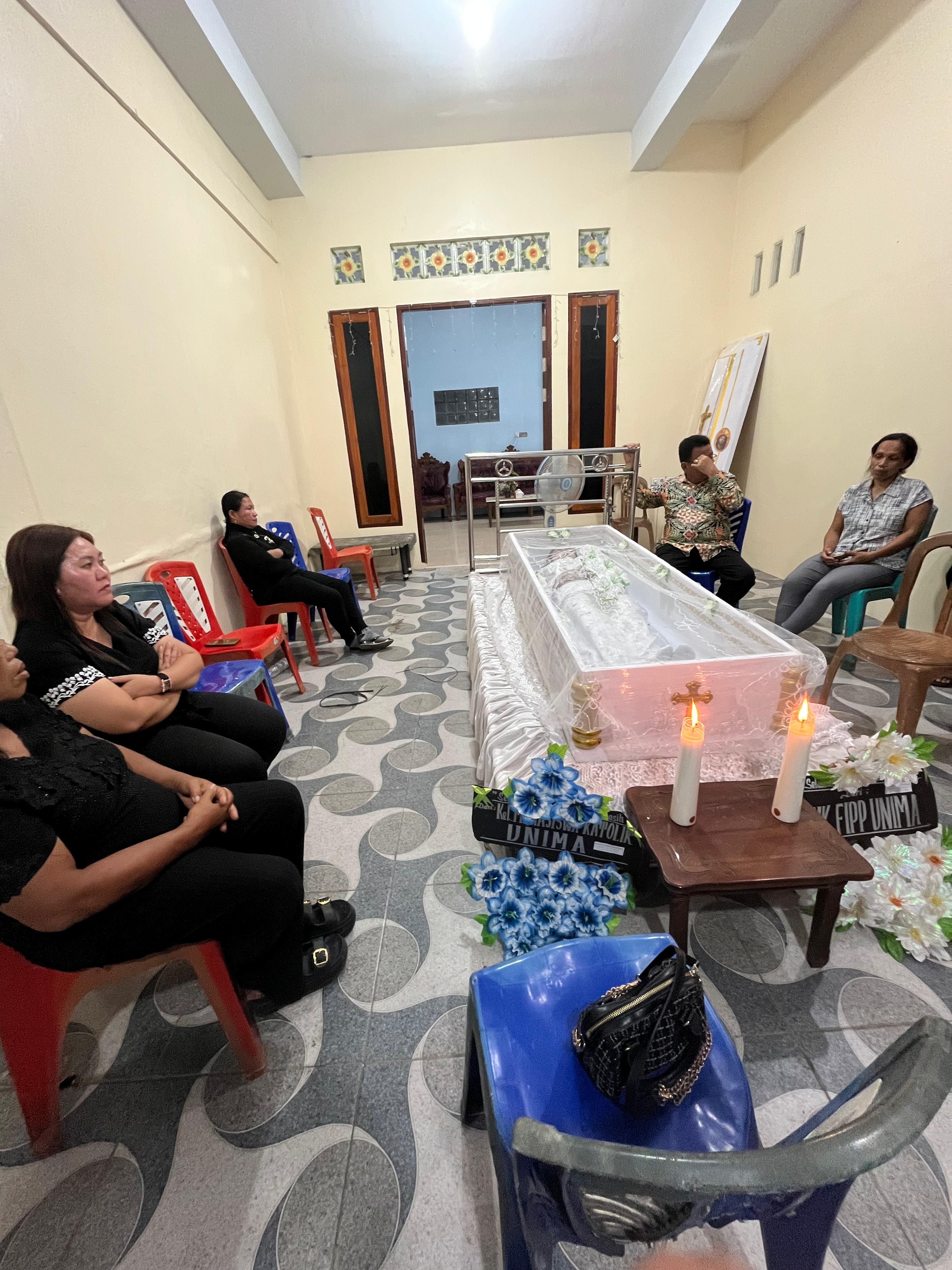Suasana di Kediaman Almarhum Evia Mangolo di Perum CBA, Minahasa Utara.