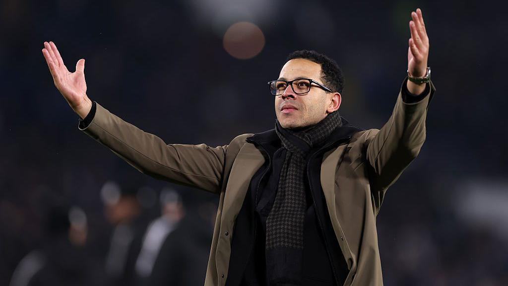 Liam Rosenior sang pelatih baru Chelsea