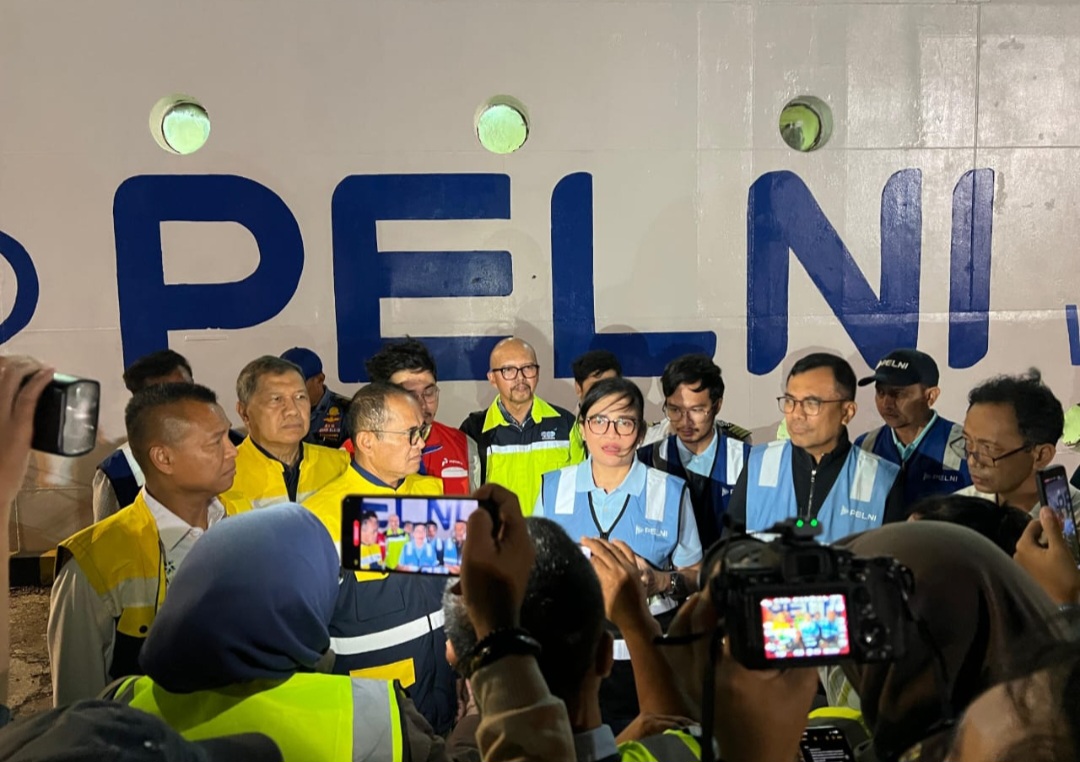 Direktur Utama PELNI Tri Andayani, Direktur Armada dan Teknik Robert MP Sinaga, bersama jajaran lainnya usai monitoring di Pelabuhan Bitung, selasa (1/6/2026)