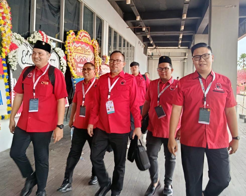Ketua DPC PDI Perjuangan Manado bersmaa jajaran pengurus dan fraksi saat mengikuti Rakernas di Beach City International Stadium, Ancol, Jakarta, Sabtu (10/1)