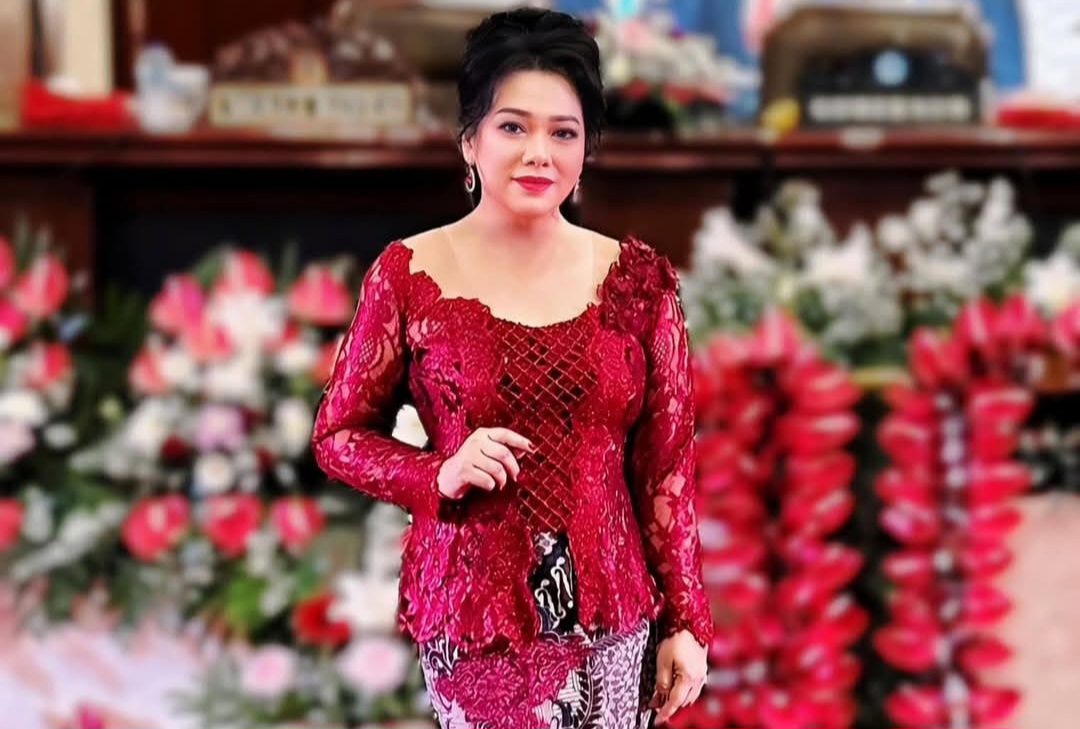 Astrid Kumentas SSos, Wakil Ketua Bidang Ideologi dan Kaderisasi DPC PDIP Manado. (Foto FB)