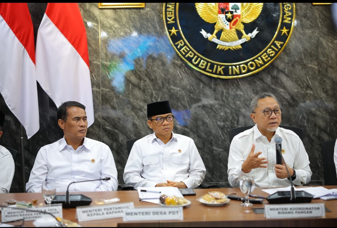 Petani Diuntungkan! Menko Pangan Puji Langkah Mentan Amran Tekan Harga Pupuk Subsidi 20 Persen