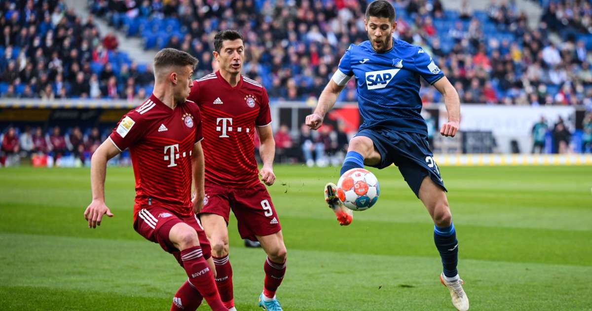 Kramaric saat berhadapan dengan Bayern Munich