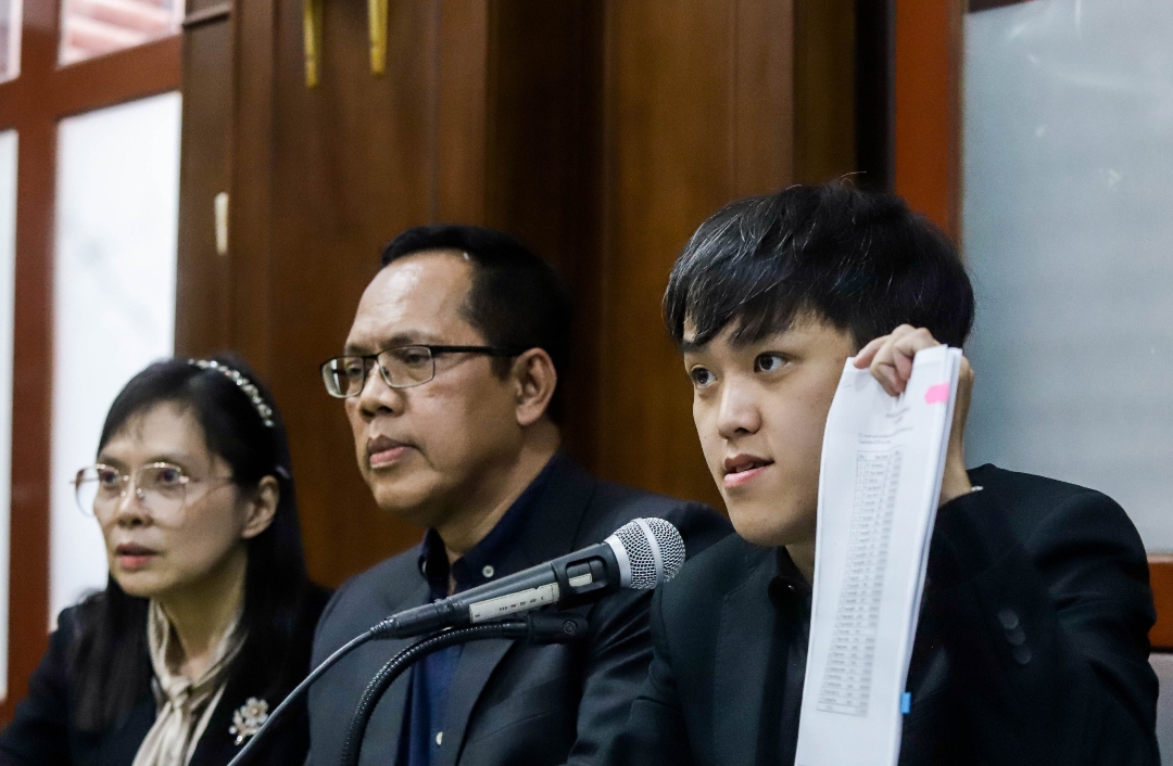 Mohammad Yamin, mantan karyawan Jawa Pos yang dihadirkan oleh Dahlan Iskan menyebut bahwa sebenarnya Dahlan sudah menerima dokumen tersebut, namun ditinggal di kantor.