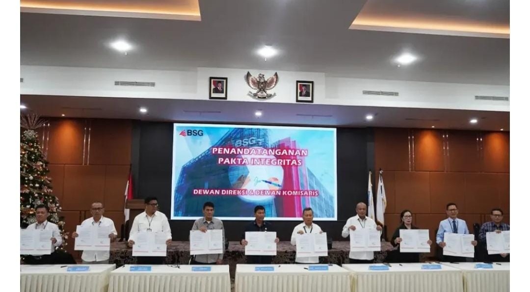 Jajaran Komisaris dan Direksi BSG melakukan penandatanganan Pakta Integritas Anti Korur dan Anti Penyuapan..