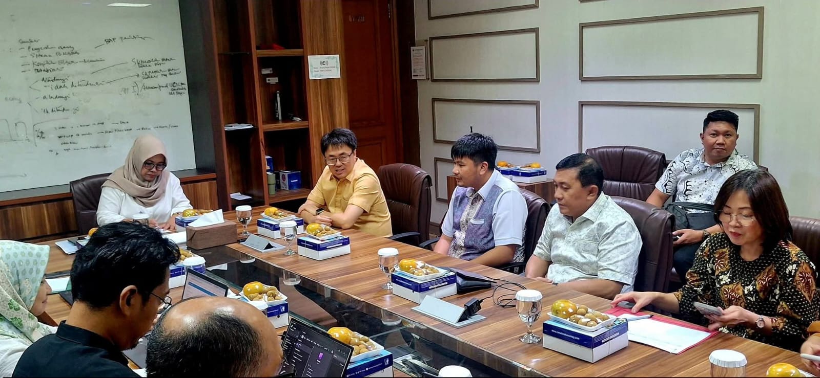 Legislator Elryc Mosal mendampingi Wali Kota Manado saat audiensi dengan Direktur Konservasi Sumber Daya Alam dan Ekosistem (KSDAE) dan Direktur Planologi Kehutanan, Selasa (13/1).