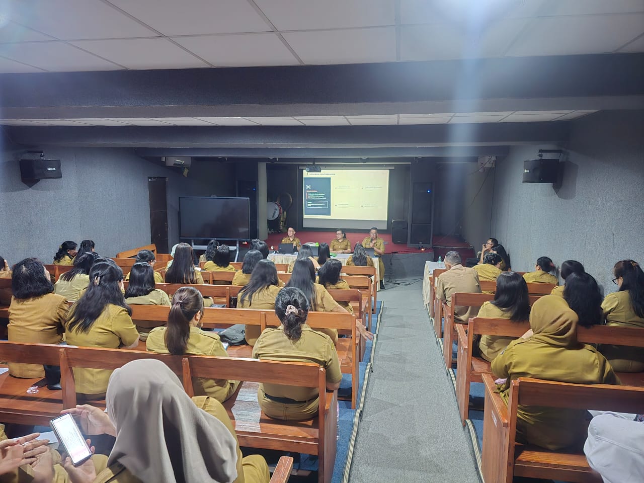 PACU: SMK Negeri 1 Manado menggelar In House Training (IHT) bertema Koding dan Kecerdasan Artifisial (Artificial Intelligence/AI).