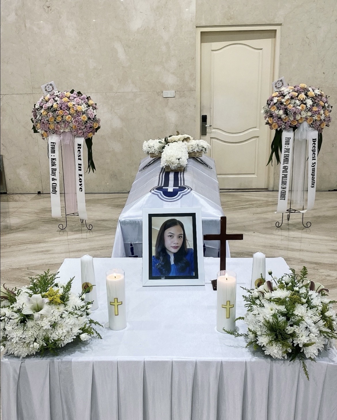 Jenazah Florencia sedang disemayamkan di Jakarta.