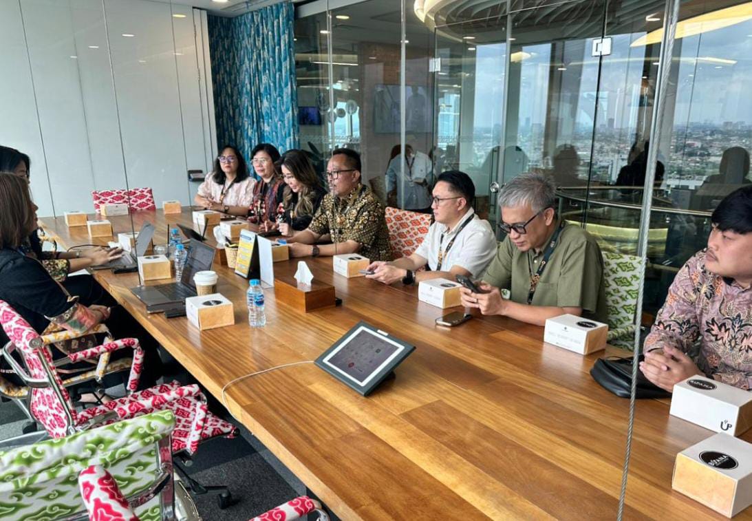Wakil Wali Kota Manado bersama Kepala Bapenda dan pejabat lainnya saat kunjungan kerja di PT PT Espay Debit Indonesia Koe (DANA Indonesia), Jakarta, Senin (26/1).