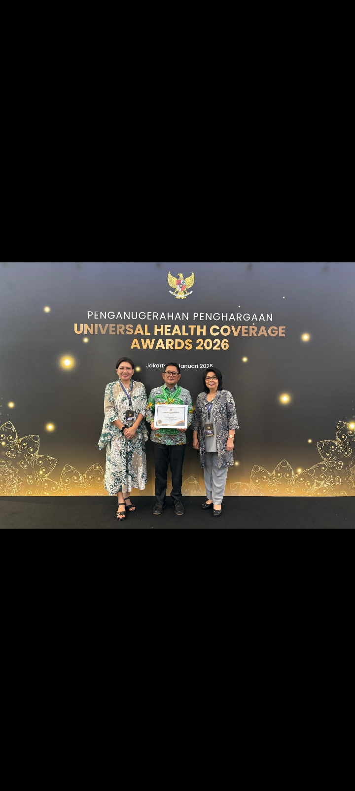 Sekkot Bitung Ign Rudy Theno (tengah) di sela kegiatan UHC Award 2026.(Dok Istimewa)