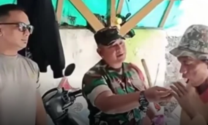 Viral pedagang es gabus dituduh pakai spons. Aparat akhirnya minta maaf dan memberi kompensasi setelah menuai sorotan publik.