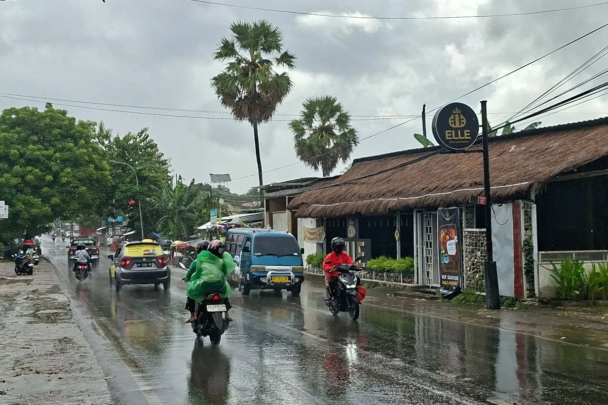 Kondisi hujan di wilayah Kota Kupang, Nusa Tenggara Timur. (ANTARA/Yoseph Boli Bataona)
