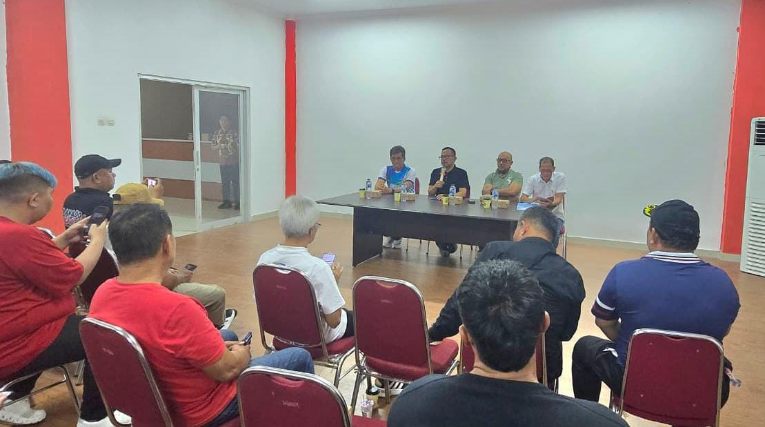 Suasana rapat perdana KONI Manado di Youth Center, Kamis (29/1).