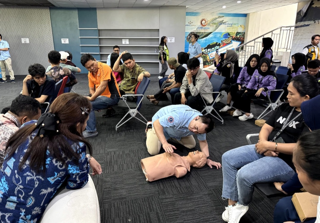 Sosialisasi bantuan hidup dasar di Area Bandara dalam rangka Bulan K3, Senin (2/2/2026).