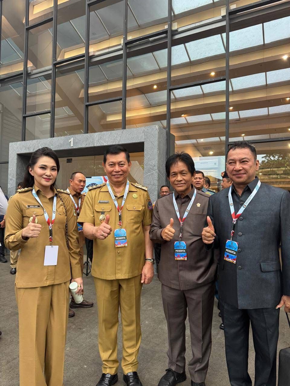 Ketua DPRD Sulut Fransiscus Andi Silangen dan Wagub Victor Mailangkay.