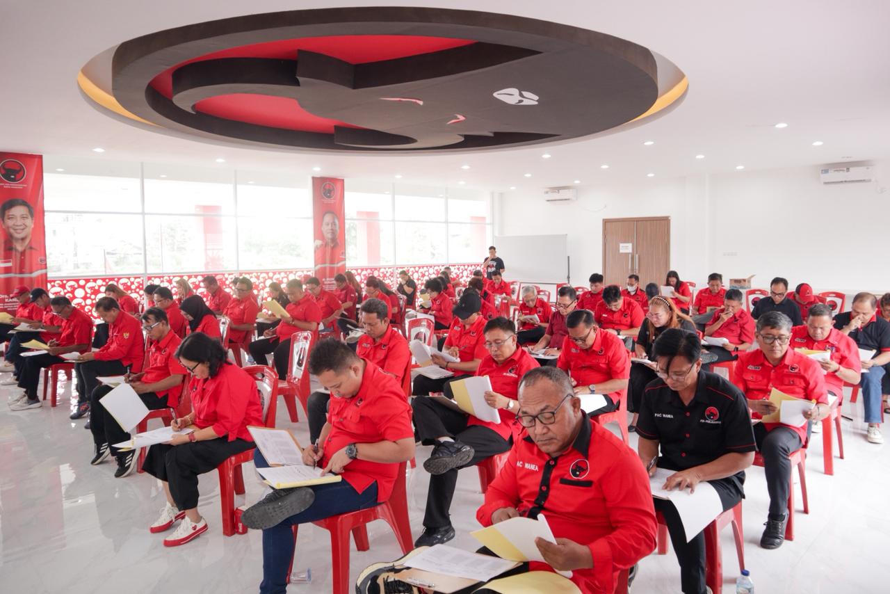 Suasana kegiatan Fit and Proper Test calon Ketua Pimpinan Anak Cabang se Kota Manado, Rabu (4/2) di Kantor Sekretariat DPC.