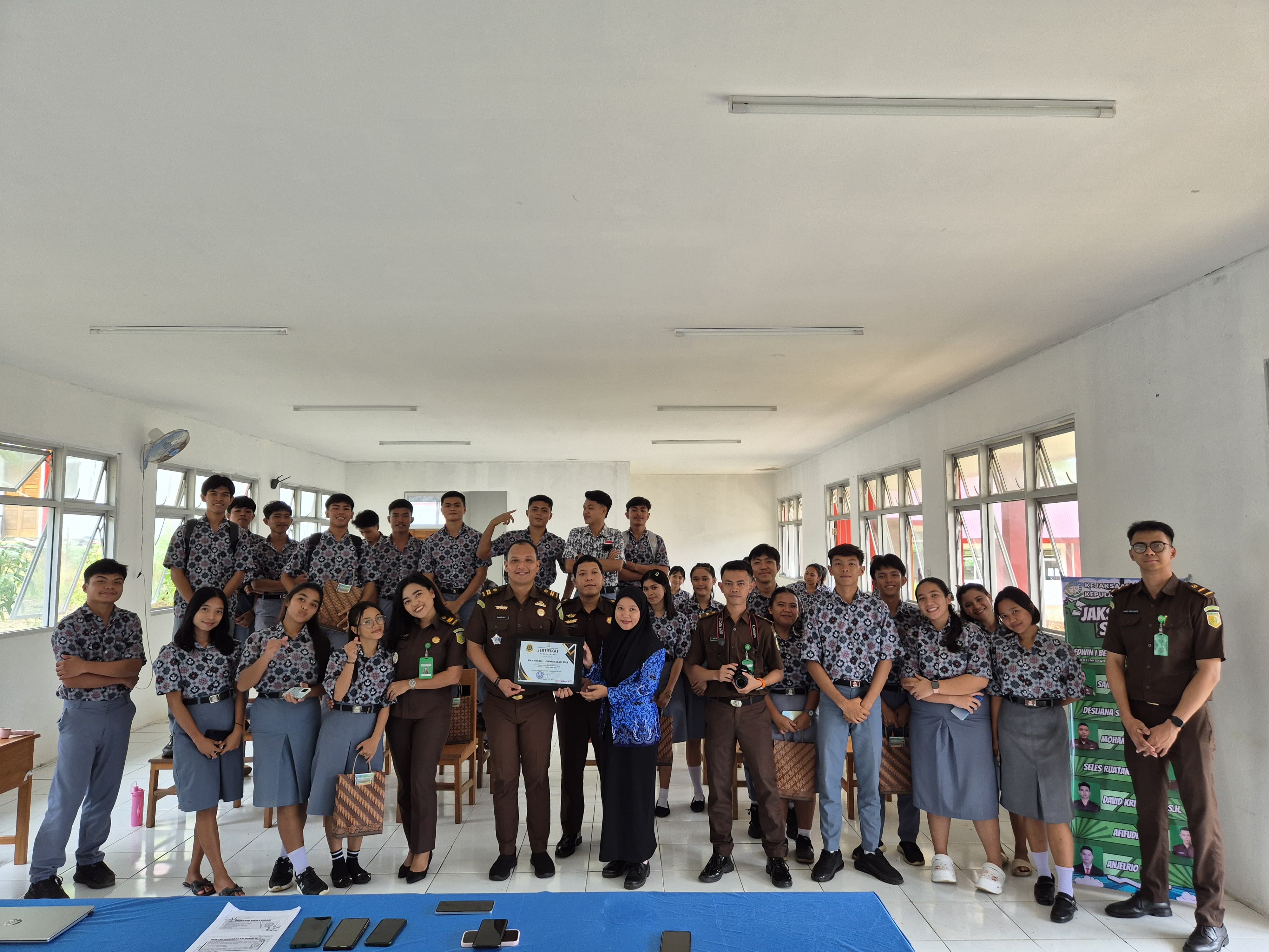 DIDIK: Kegiatan penyuluhan hukum digelar di Aula SMA Negeri 1 Piningkatan Tule, Desa Tule, Kecamatan Melonguane Timur, Kamis (5/2/2026).