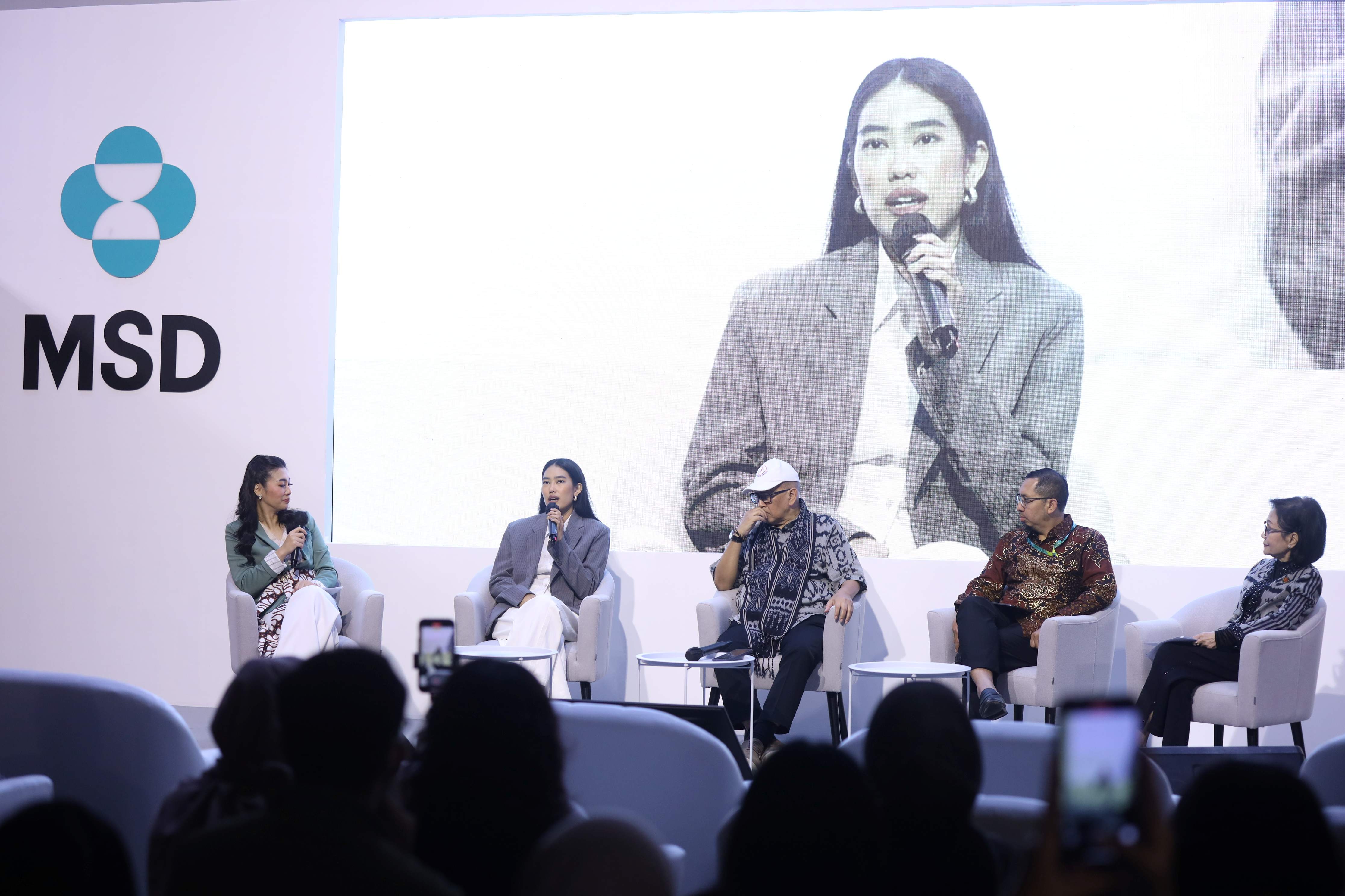 Alika Islamadina dalam Talkshow Pameran Seni