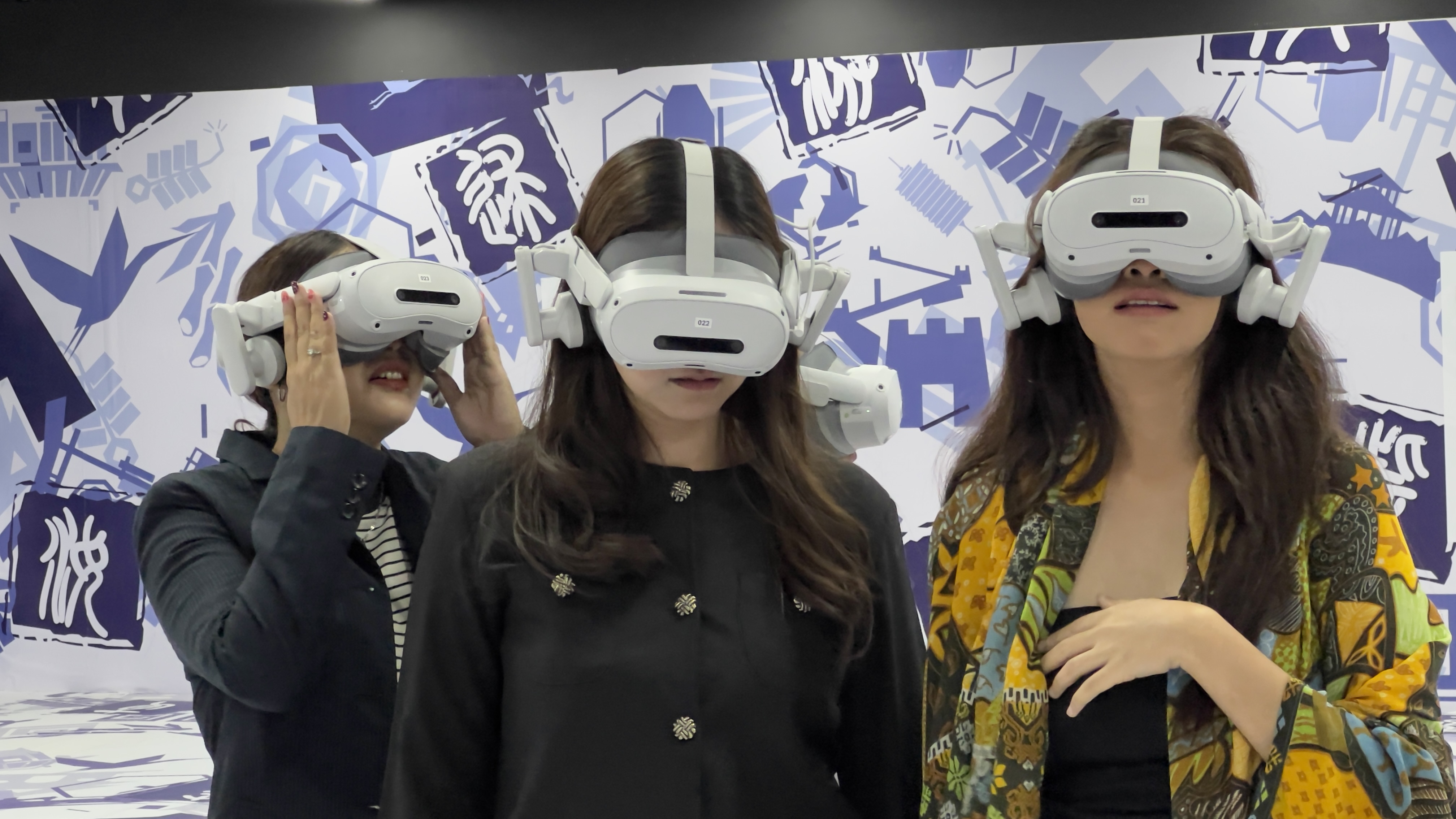 Pengunjung merasakan pengalaman imersif teknologi VR, seni sinematik, dan storytelling di PORTAL K Mall Kemayoran