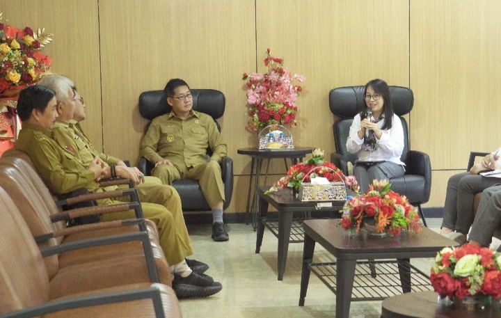 Wali Kota Bitung Hengky Honandar menyambut tim BPK Perwakilan Sulawesi Utara dalam rangka emtry meeting.(Dok Istimewa)