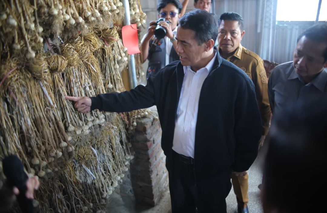 Mentan Amran: NTB Menjadi Pusat Komoditas Bawang Putih dan Jagung Nasional