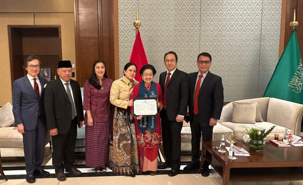 Megawati usai menerima penghargaan