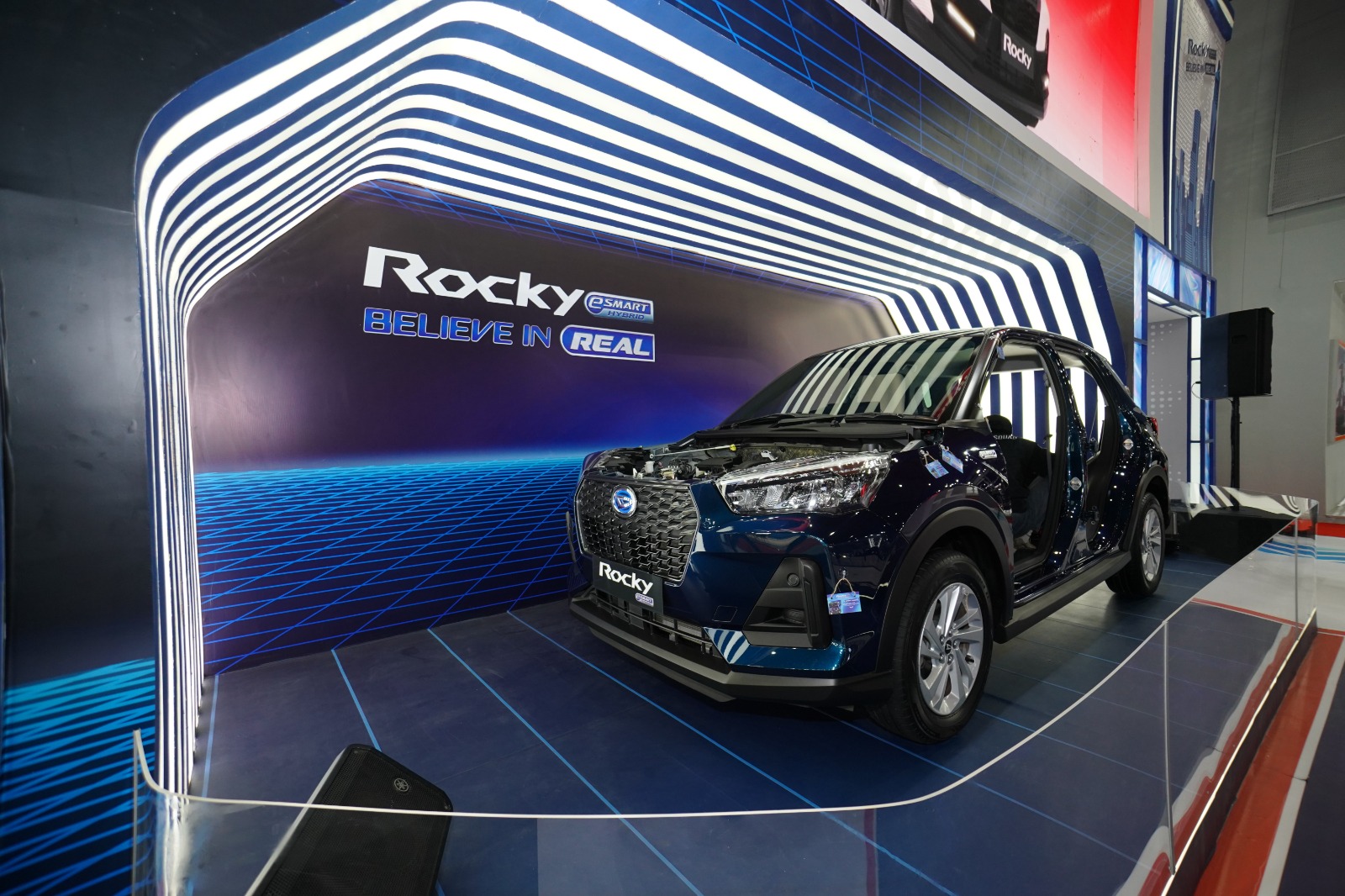 Teknologi Exhibit Daihatsu Rocky e-Smart Hybrid yang Ditampilkan di Booth Daihatsu IIMS 2026